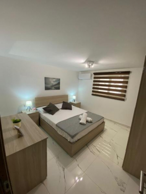 R2 Double Room Msida, in share flat